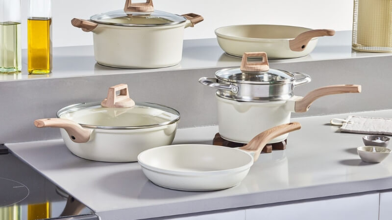 Ceramic cookware stays hot for a while