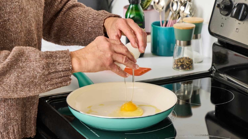 Ceramic cookware has its pros and cons