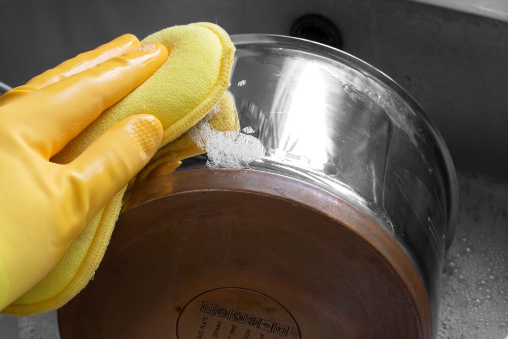 clean saucepan skillet